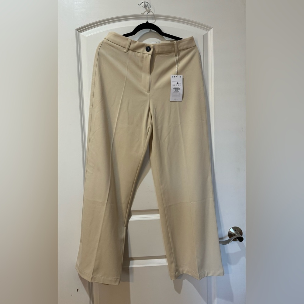 BRAND NEW Aritzia Effortless wide leg beige pants, size 8